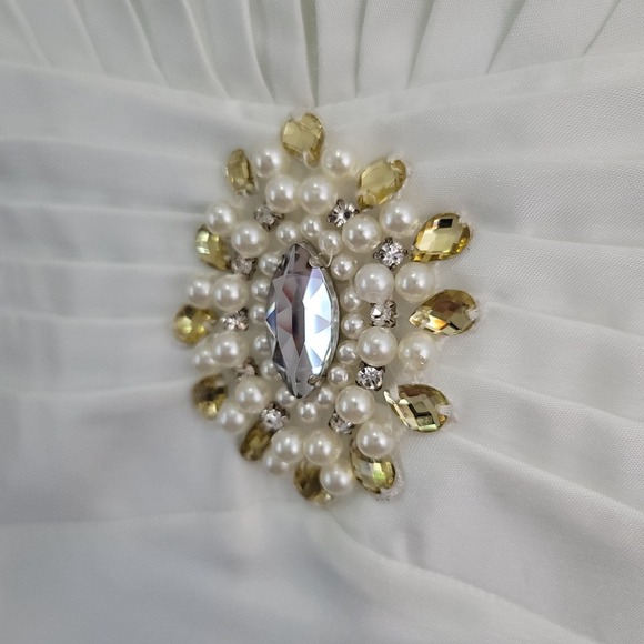 TERRAMINA Size 12 Sleeveless Ivory Ruched Sheath Dress with Rhinestones NWT - Picture 3 of 9